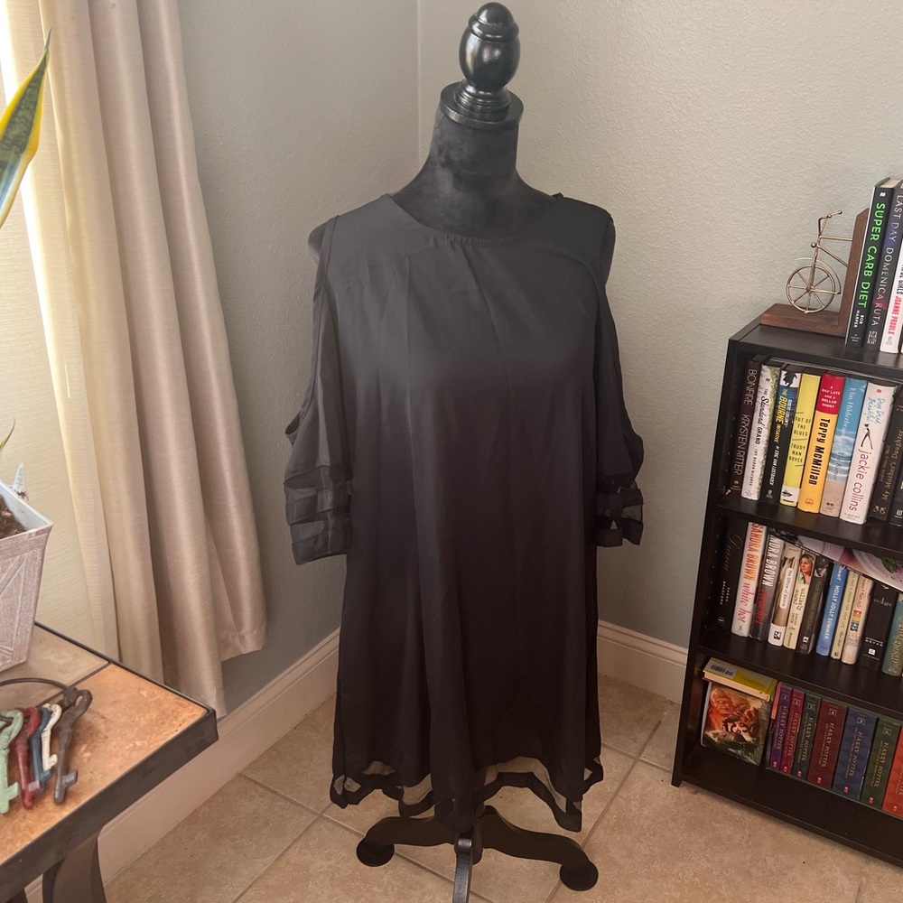 Women’s Open Shoulder Black Dress sz M PRE-LOVED!
